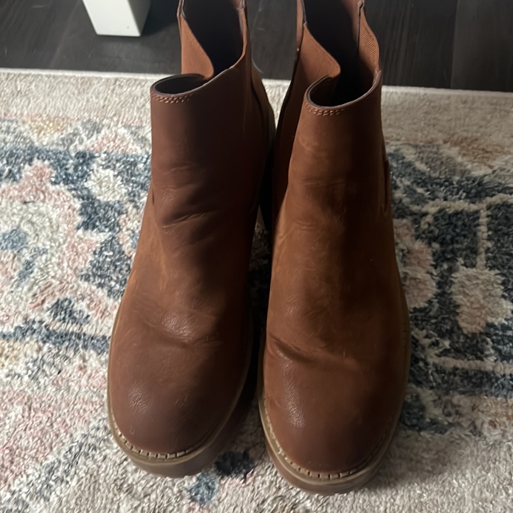 Boots - Picture 2 of 5